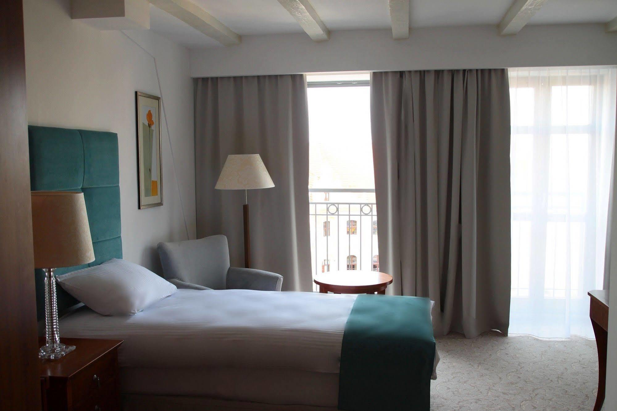 śródka Hotel 3*